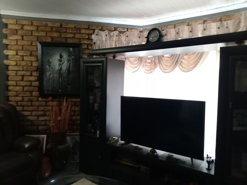 Unique 5 bedroom house for sale - Photo 7