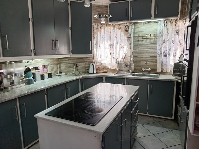 Unique 5 bedroom house for sale - Photo 3