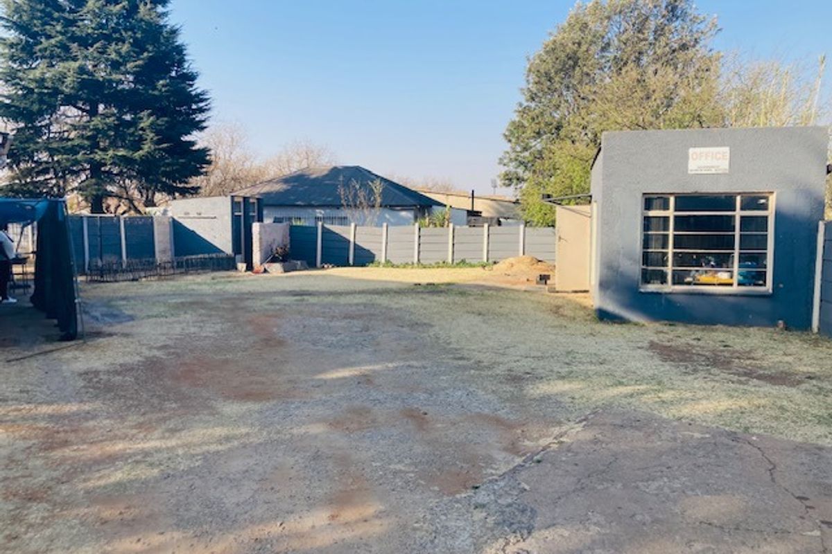 3 Bedroom home in a good condition for sale - Photo 2