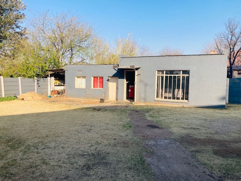 3 Bedroom home in a good condition for sale - Photo 3