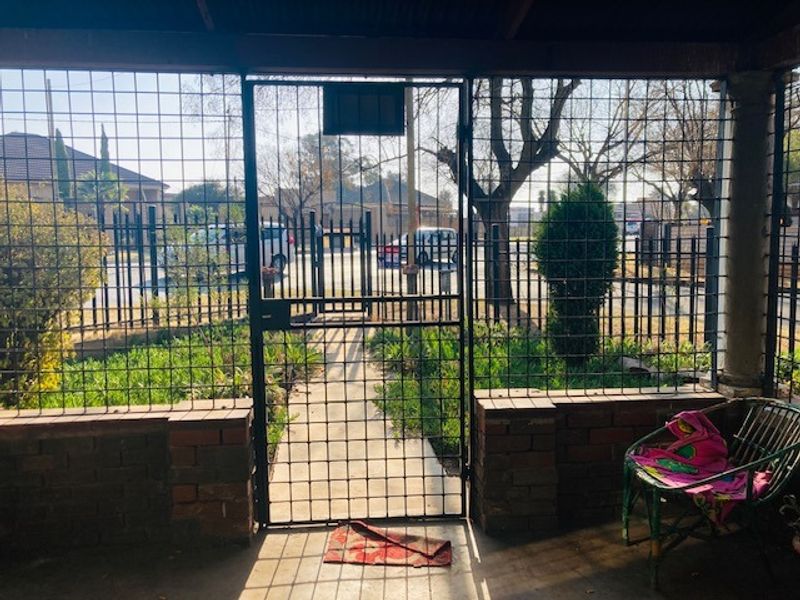 3 Bedroom home in a good condition for sale - Photo 9