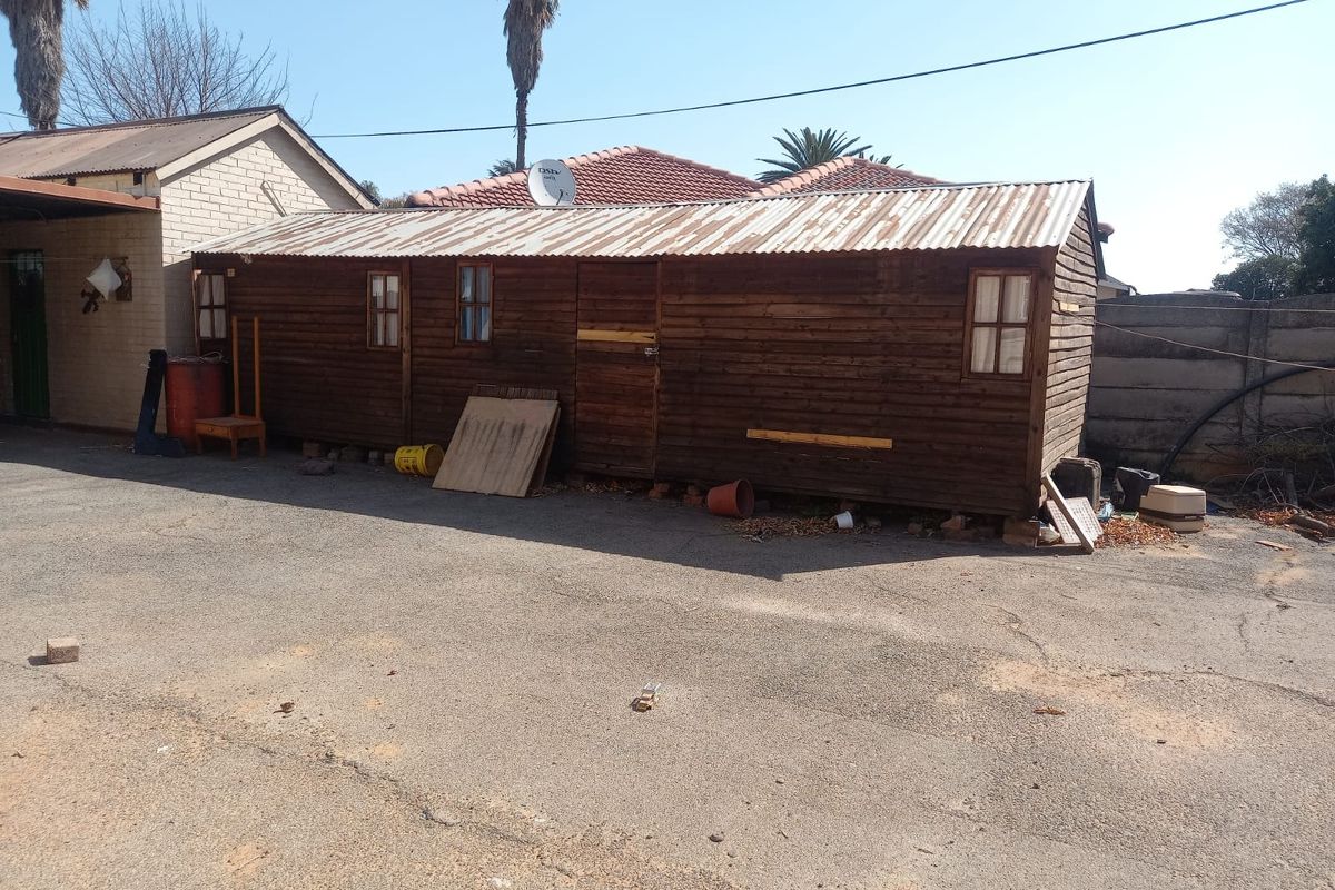 Welcome to this charming fixer-up property, waiting for your personal touch. With a little TLC this - Photo 2