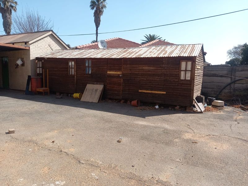 Welcome to this charming fixer-up property, waiting for your personal touch. With a little TLC this - Photo 2