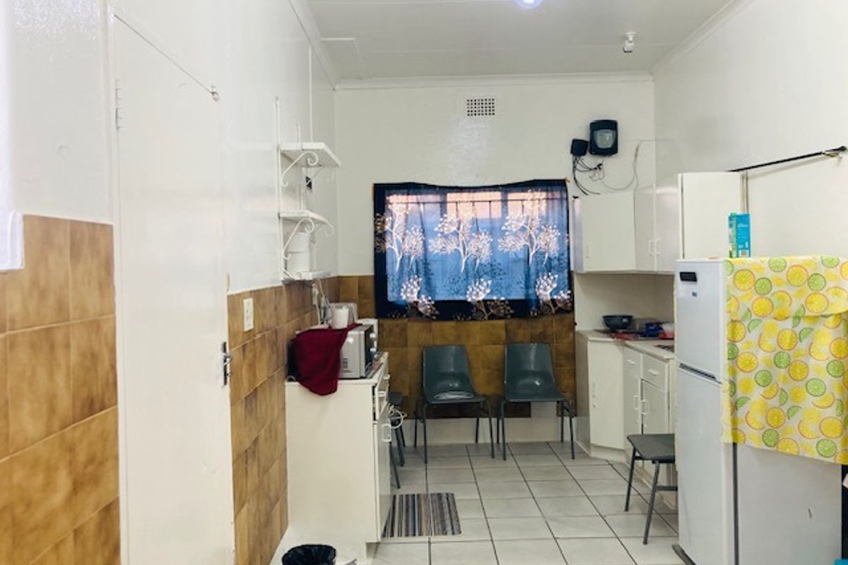 Welcome to this exceptional 5 bedroom house perfect for a business. The property is situated in Spr - Photo 5