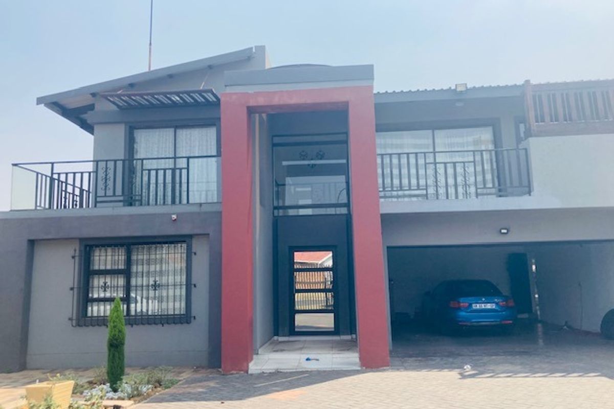 Beautiful family home in the heart of Sunair Park - Photo 2