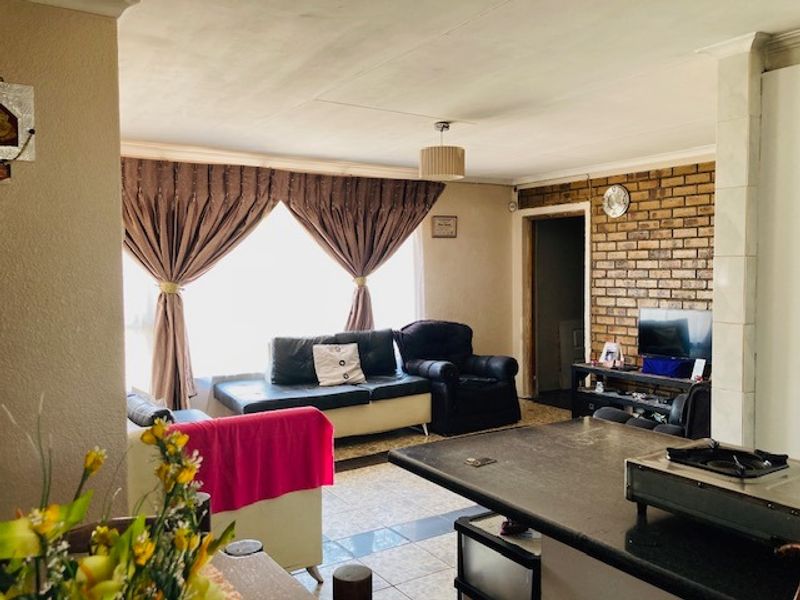 Immaculate 3 bedroom house for sale - Photo 8