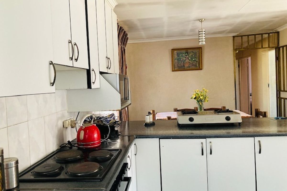 Immaculate 3 bedroom house for sale - Photo 5