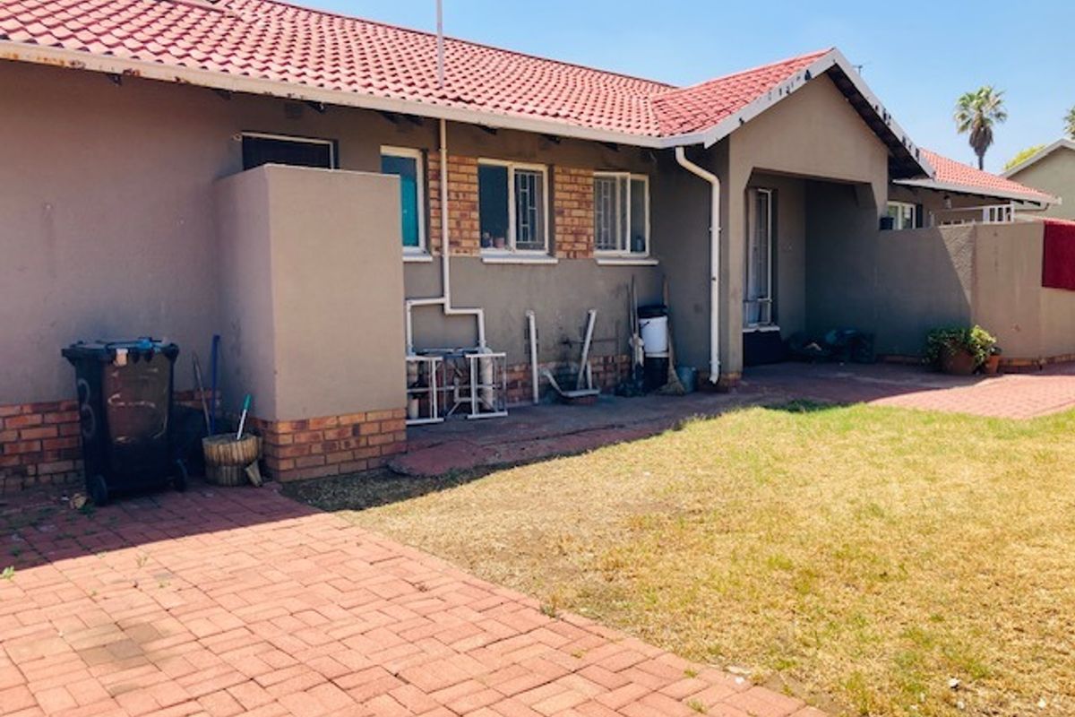 Immaculate 3 bedroom house for sale - Photo 2