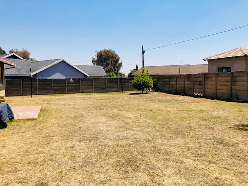 Immaculate 3 bedroom house for sale - Photo 4