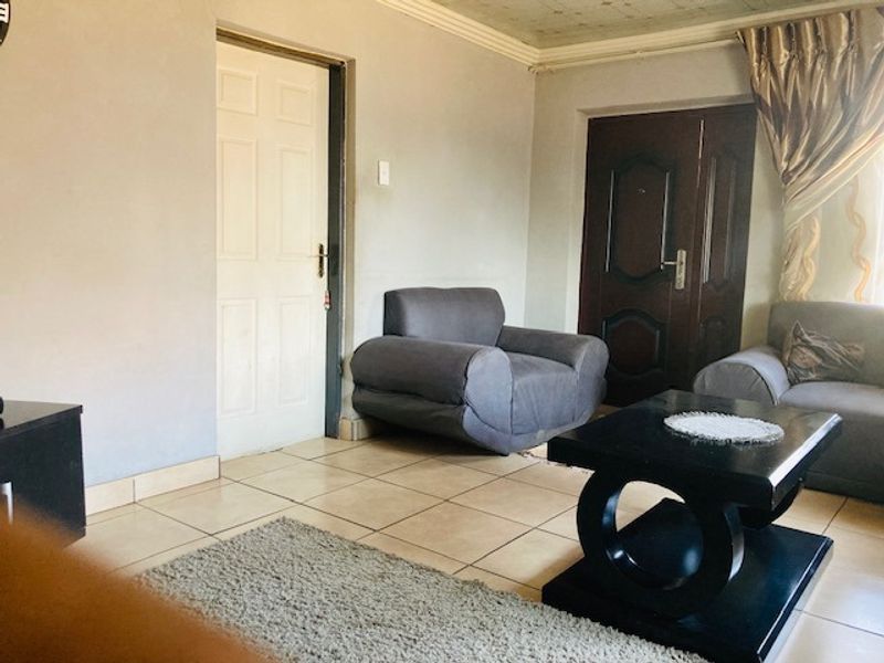 Stunning 3 bedroom haven for sale - Photo 9