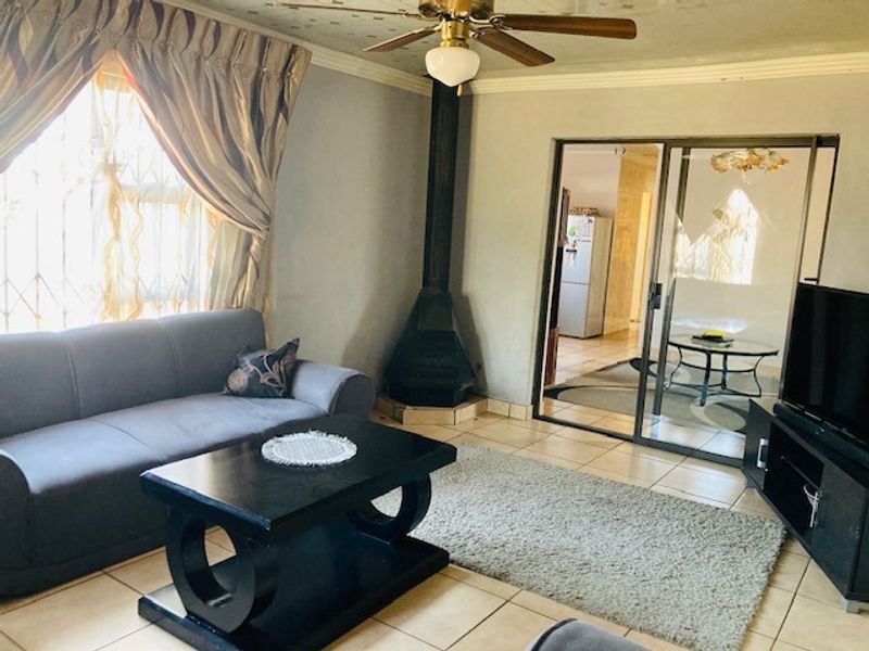 Stunning 3 bedroom haven for sale - Photo 8