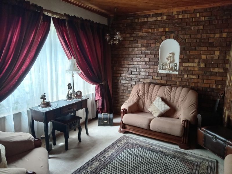 Spacious 4-Bedroom Family Home with Large Garden - Photo 7