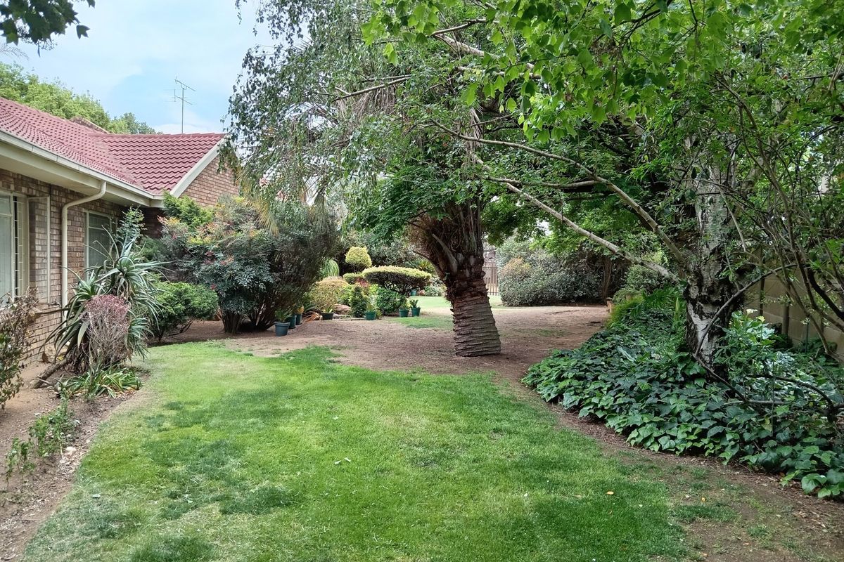 Spacious 4-Bedroom Family Home with Large Garden - Photo 3