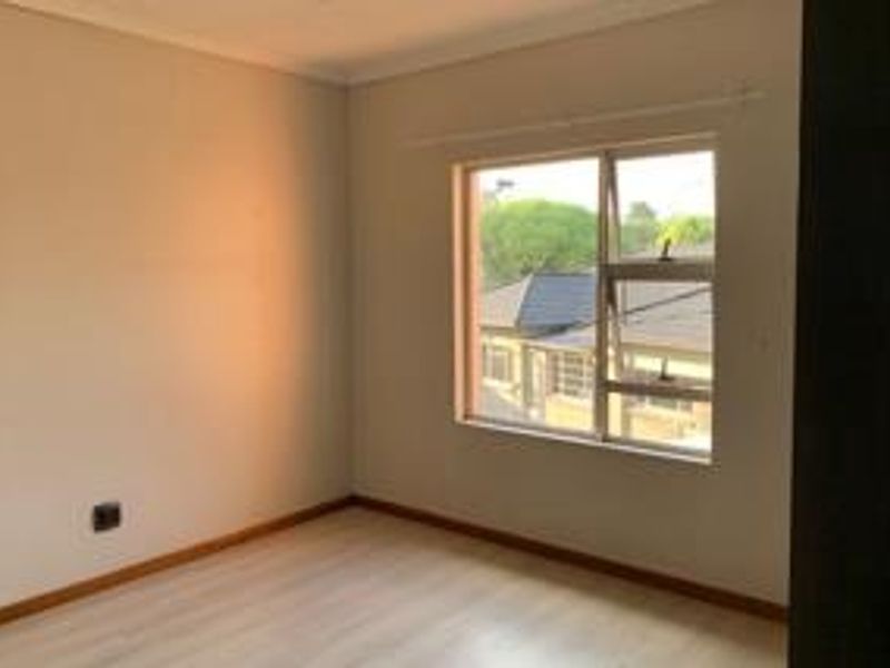 Charming 1st floor 2 bedroom unit for sale in Dalview - Photo 5