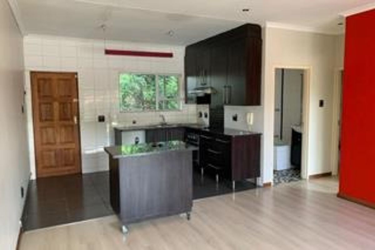 Charming 1st floor 2 bedroom unit for sale in Dalview - Photo 4