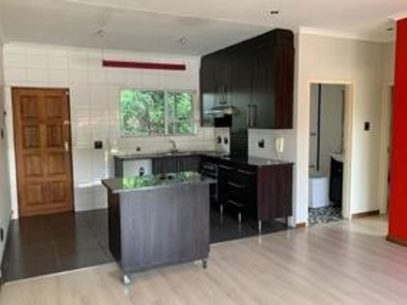 Charming 1st floor 2 bedroom unit for sale in Dalview - Photo 4