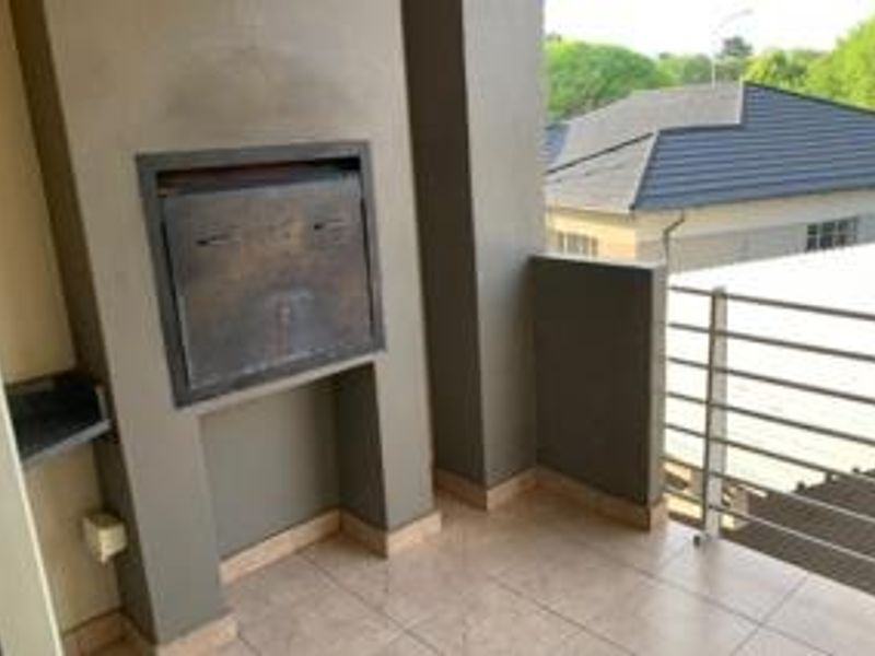 Charming 1st floor 2 bedroom unit for sale in Dalview - Photo 3