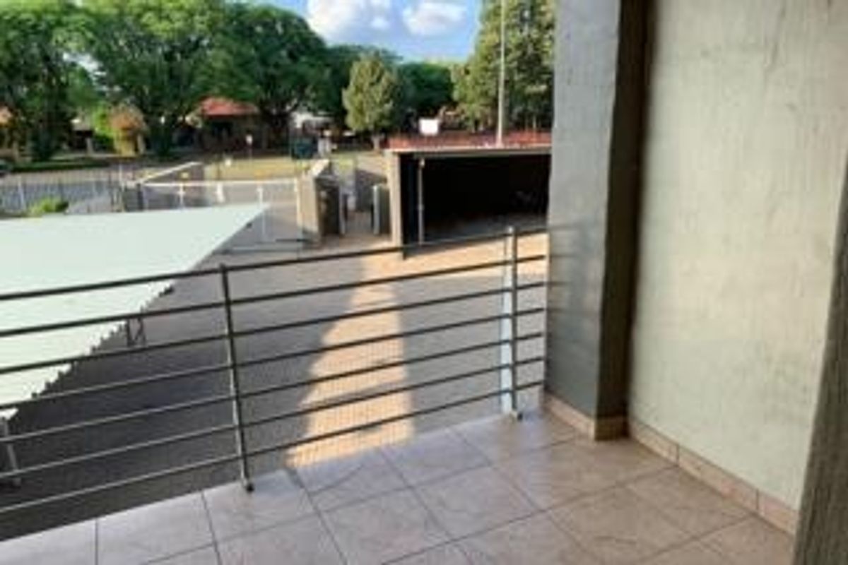 Charming 1st floor 2 bedroom unit for sale in Dalview - Photo 2