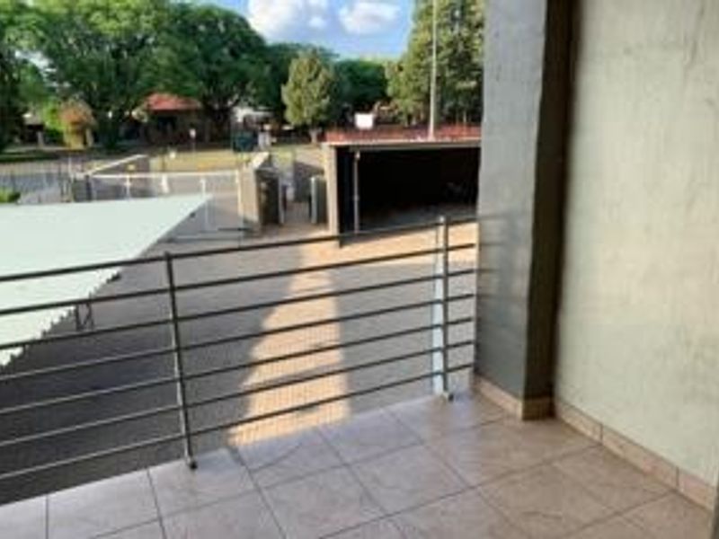 Charming 1st floor 2 bedroom unit for sale in Dalview - Photo 2