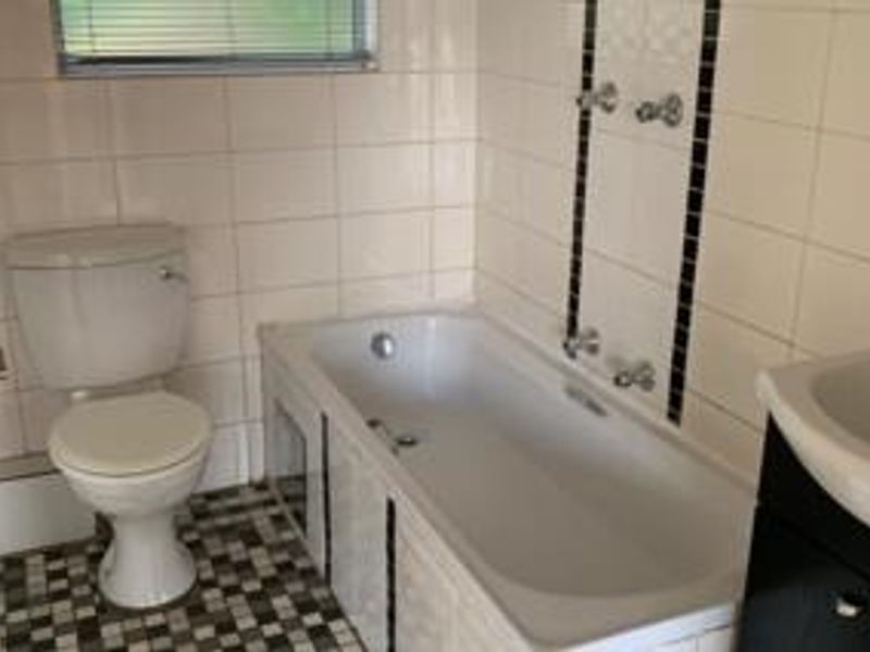 Charming 1st floor 2 bedroom unit for sale in Dalview - Photo 9