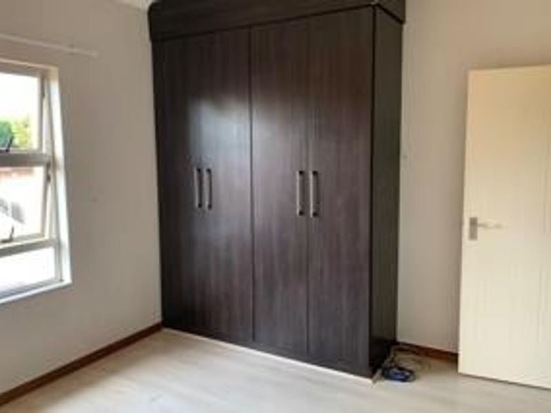 Charming 1st floor 2 bedroom unit for sale in Dalview - Photo 8