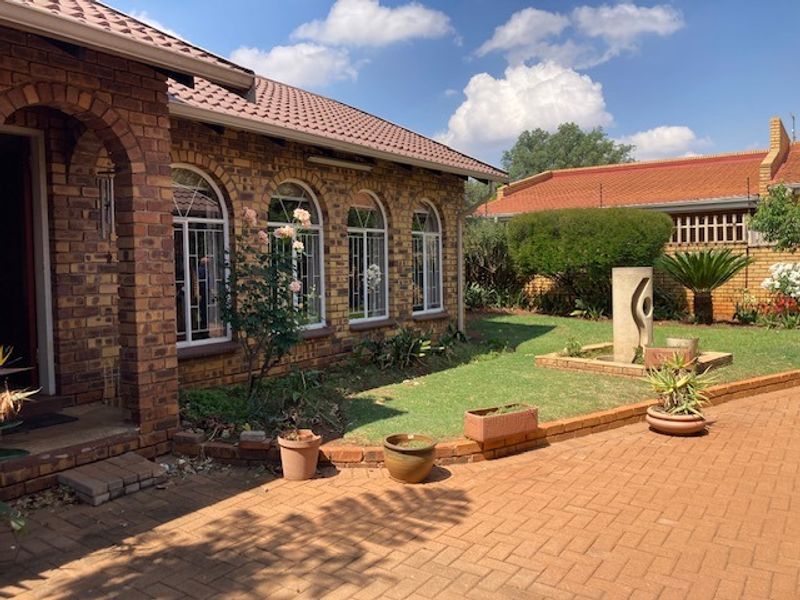 4 Bedroom house in the heart of Dalpark Ext 5 for sale - Photo 1