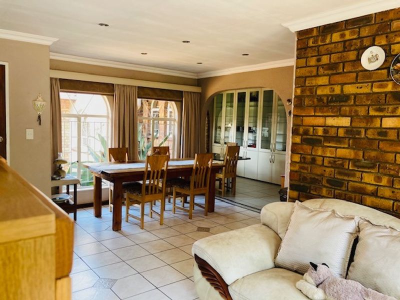 4 Bedroom house in the heart of Dalpark Ext 5 for sale - Photo 10