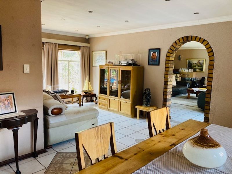 4 Bedroom house in the heart of Dalpark Ext 5 for sale - Photo 9