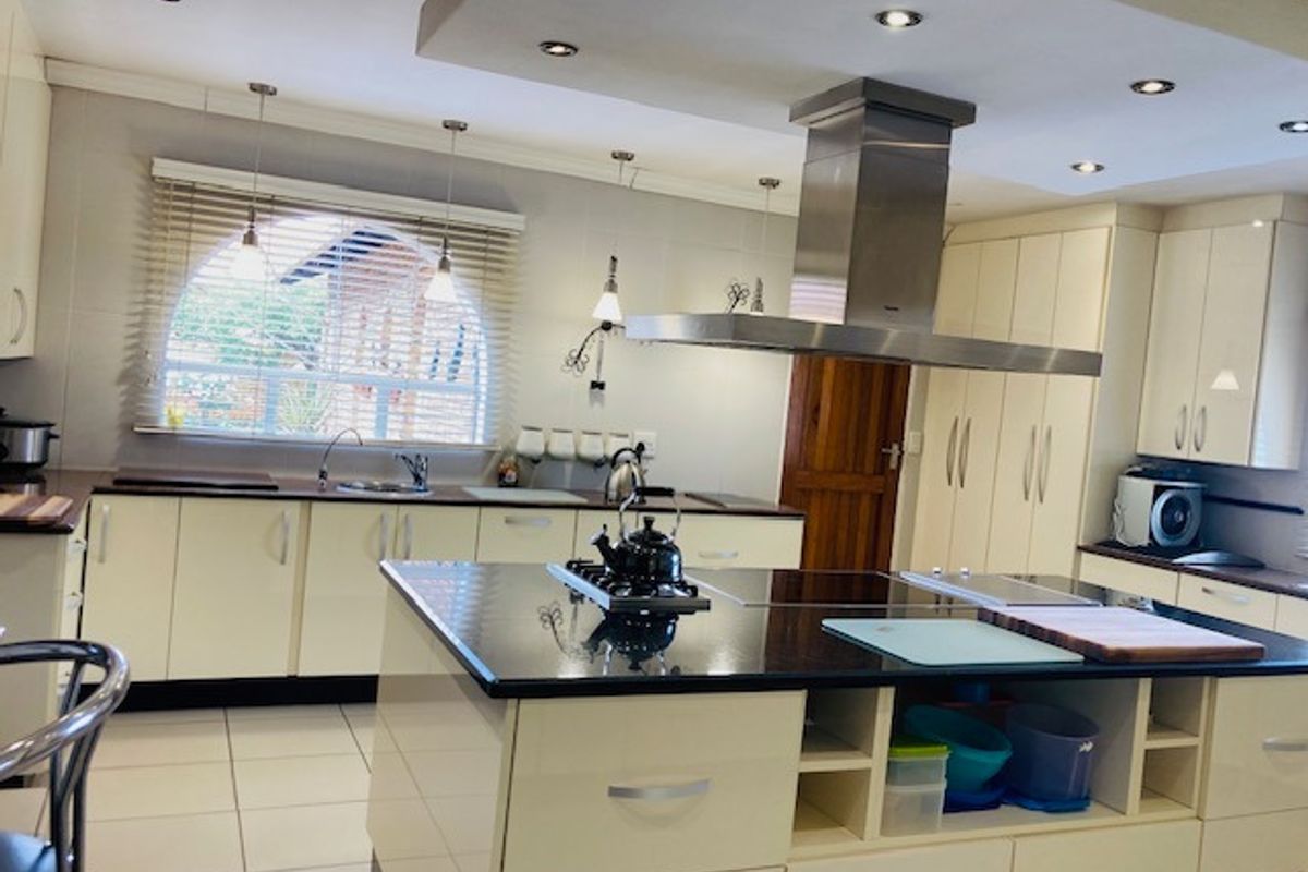 4 Bedroom house in the heart of Dalpark Ext 5 for sale - Photo 5