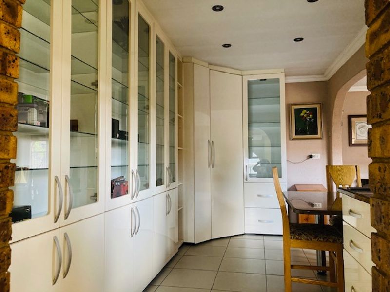 4 Bedroom house in the heart of Dalpark Ext 5 for sale - Photo 7