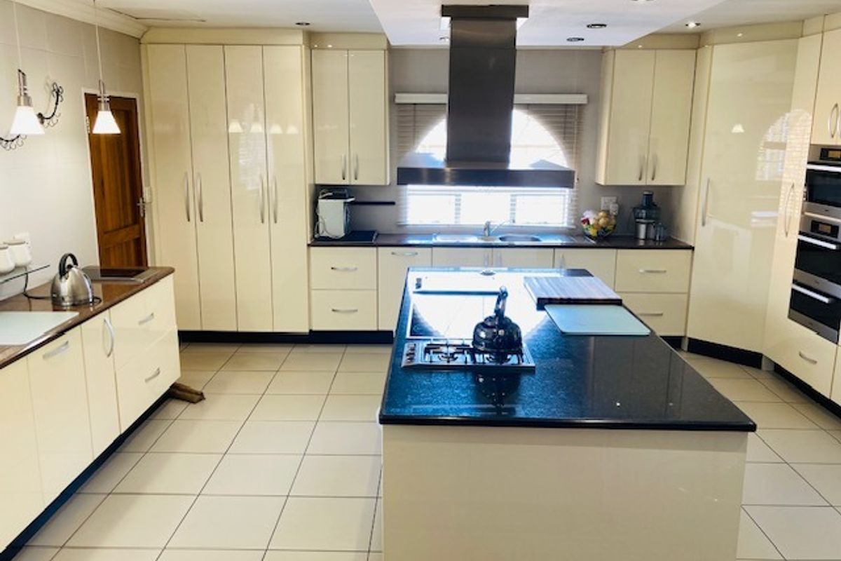 4 Bedroom house in the heart of Dalpark Ext 5 for sale - Photo 3