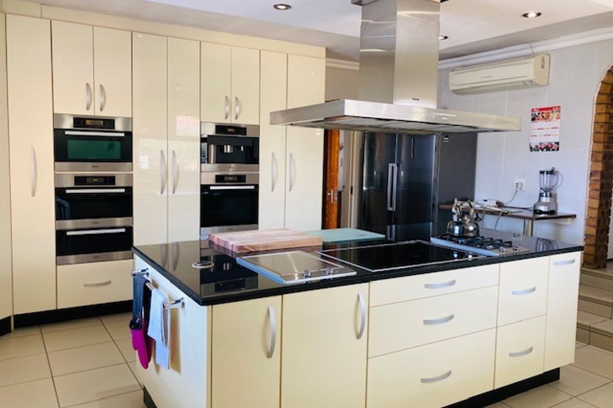4 Bedroom house in the heart of Dalpark Ext 5 for sale - Photo 4