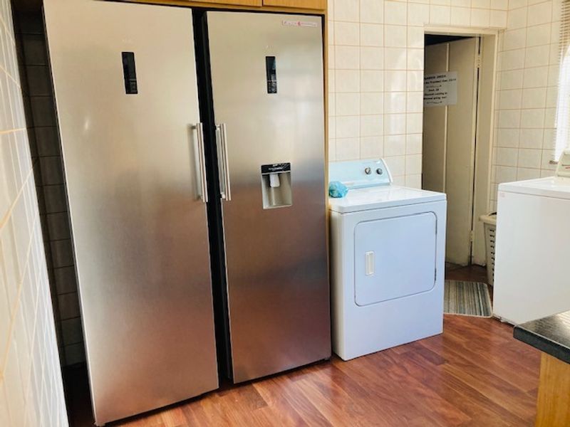 Beautifully designed 4 bedroom house for sale in Petersfield - Photo 8