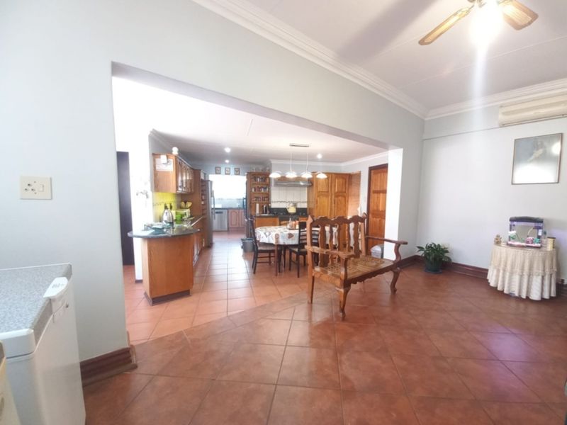 Ultimate Secure 5bed, 4.5 bath Family Retreat - Pool, Lapa & Lush Gardens with 4-Car Garage! - Photo 9