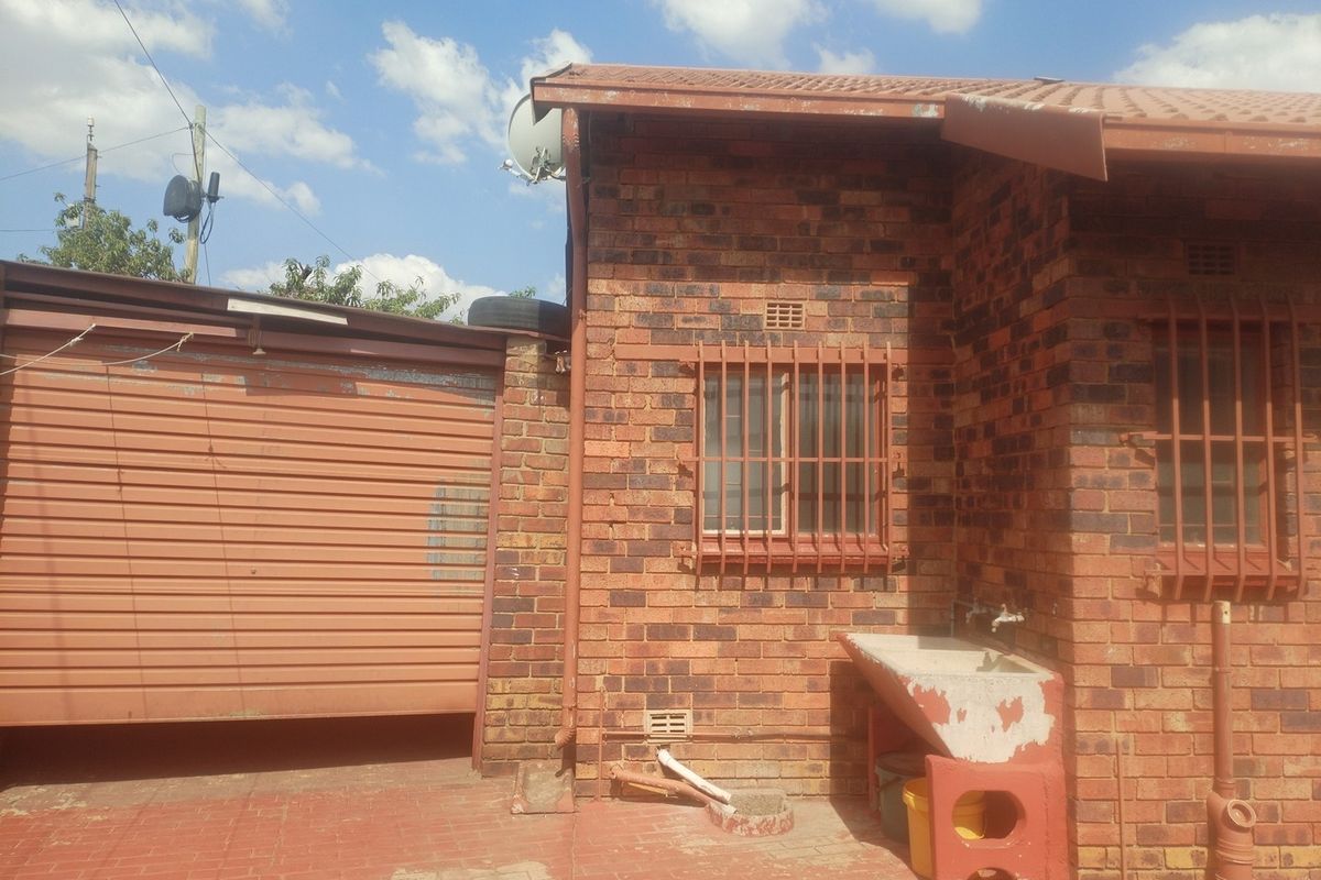 Beautiful 2 bedroom home for sale in Tsakane Ext 5 - Photo 4