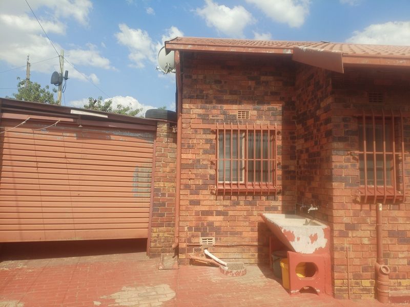 Beautiful 2 bedroom home for sale in Tsakane Ext 5 - Photo 4