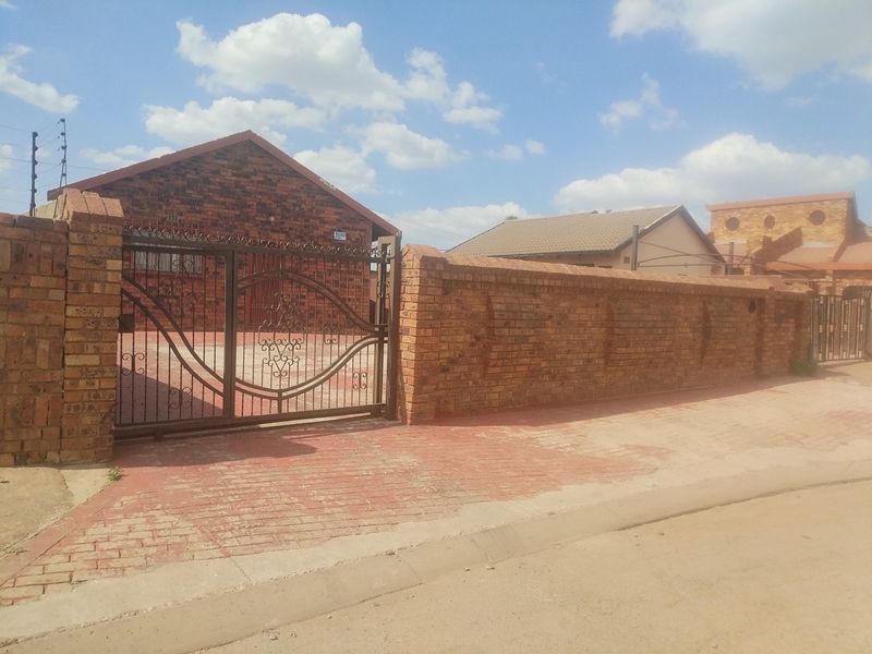 Beautiful 2 bedroom home for sale in Tsakane Ext 5 - Photo 8