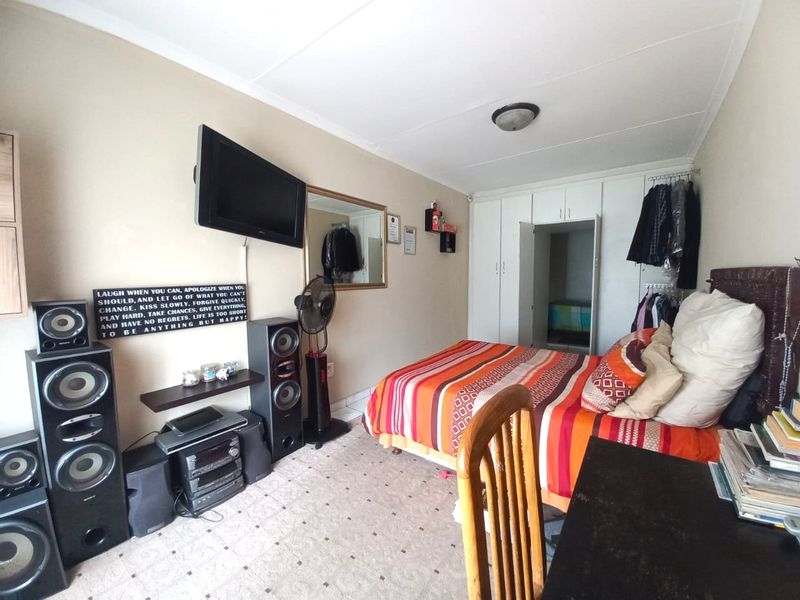 Spacious Family Retreat with Modern Amenities and Expansive Outdoor Potential - Photo 5