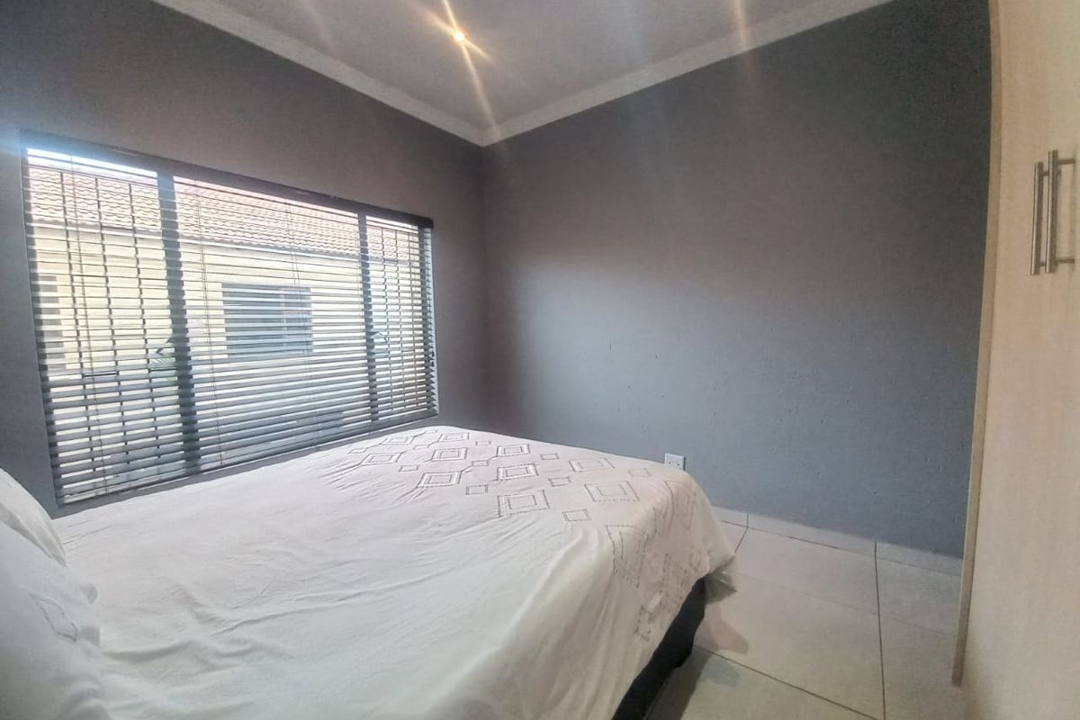 Modern Double-Storey Townhouse in Exclusive 24-Hour Secured Estate - Photo 4