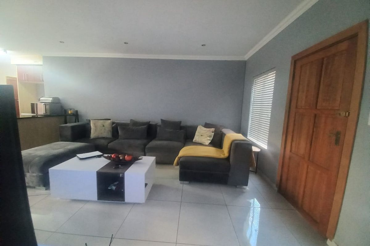 Modern Double-Storey Townhouse in Exclusive 24-Hour Secured Estate - Photo 2
