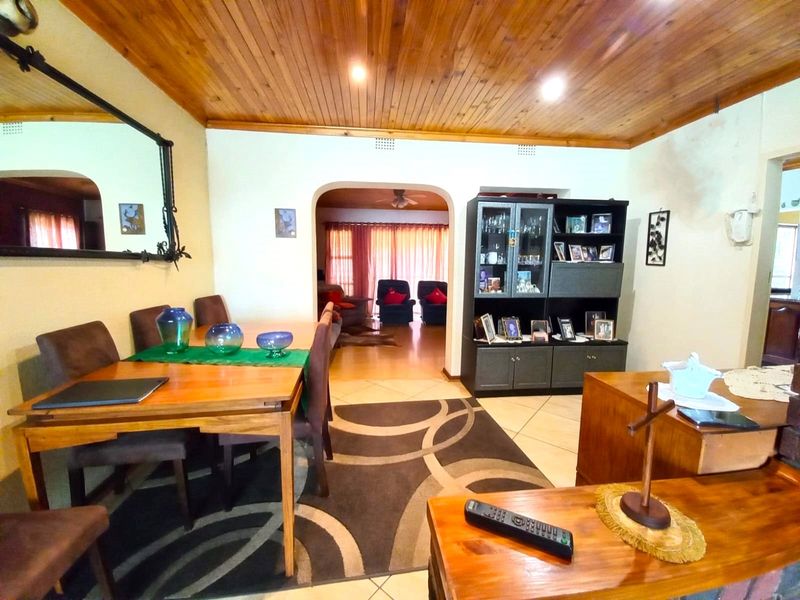 Prime Location, Spacious Living, Unmatched Convenience - Photo 2