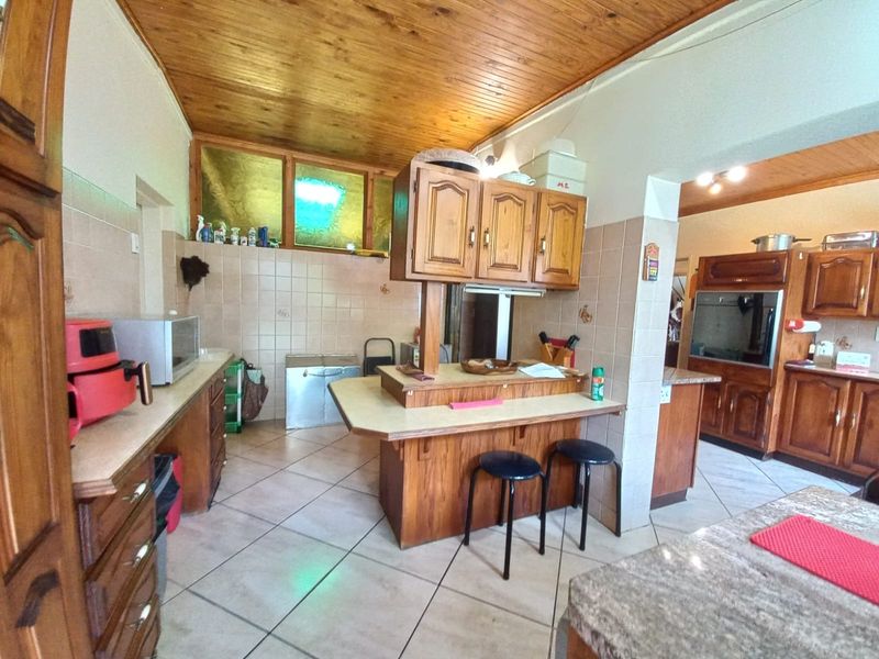 Prime Location, Spacious Living, Unmatched Convenience - Photo 5