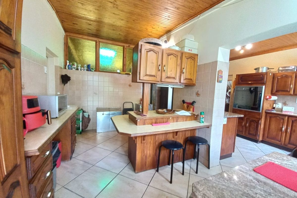 Prime Location, Spacious Living, Unmatched Convenience - Photo 5