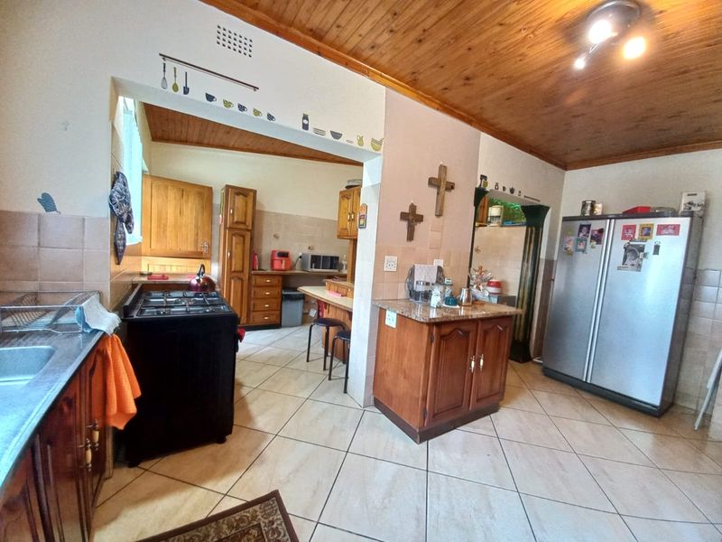 Prime Location, Spacious Living, Unmatched Convenience - Photo 6