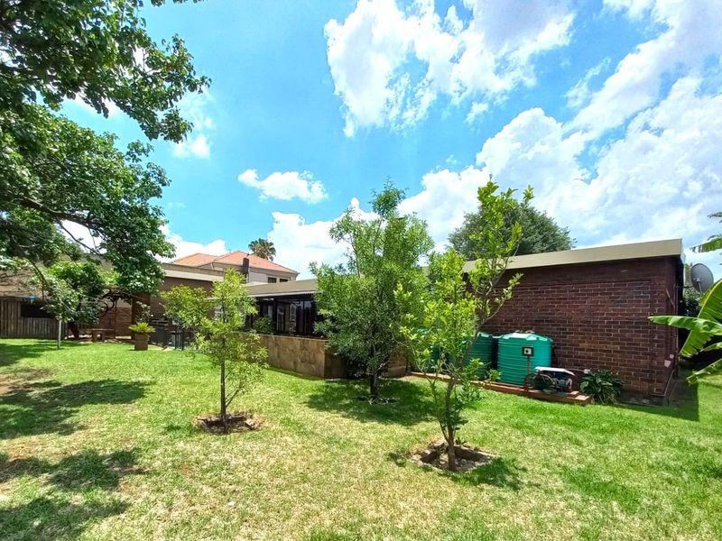 Prime Location, Spacious Living, Unmatched Convenience - Photo 10