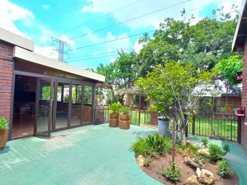 Prime Location, Spacious Living, Unmatched Convenience - Photo 9