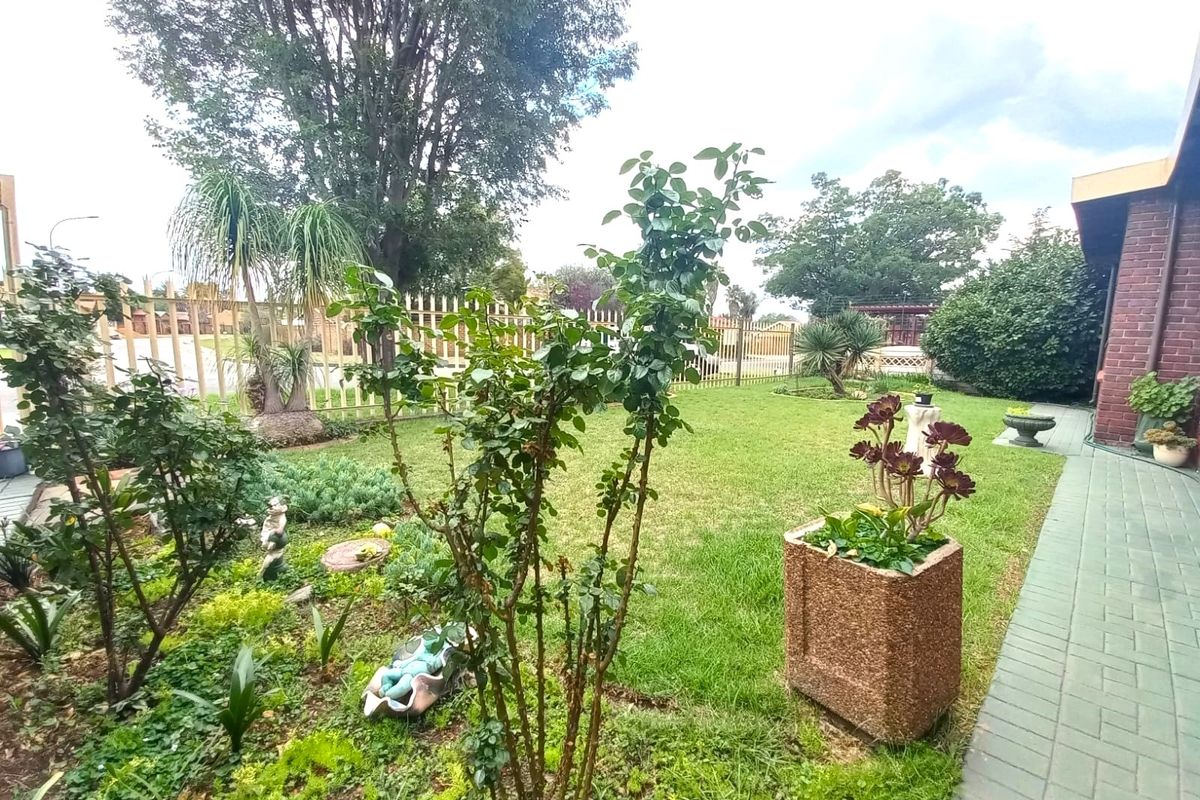 Prime Location, Spacious Living, Unmatched Convenience - Photo 4