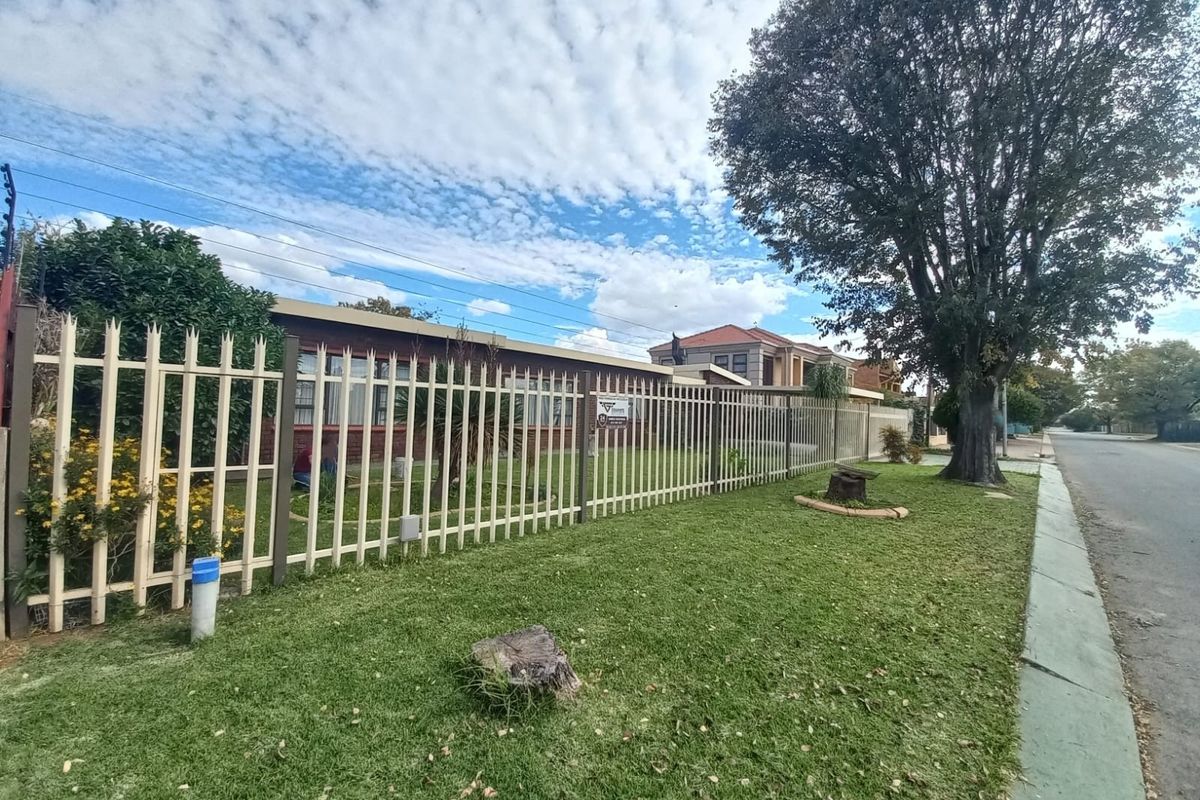 Prime Location, Spacious Living, Unmatched Convenience - Photo 2