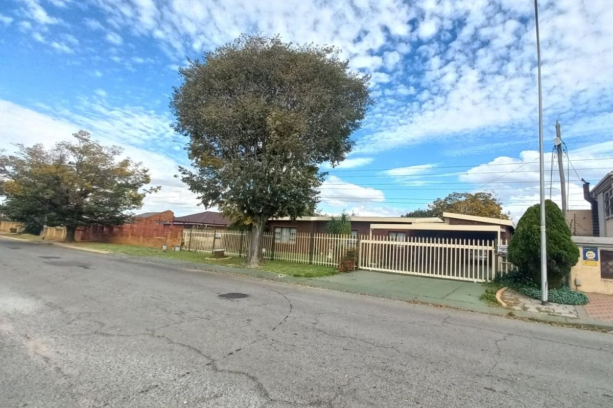 Prime Location, Spacious Living, Unmatched Convenience - Photo 3