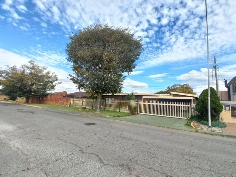 Prime Location, Spacious Living, Unmatched Convenience - Photo 3